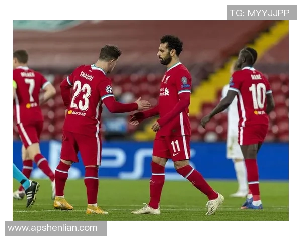 上海足球队进攻策略解析与欧冠赛场表现的深度剖析