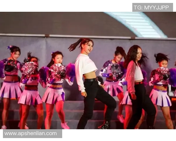 实时新闻南京城市马拉松中街舞队展现力量与激情的精彩瞬间分析 实时新闻南京城市马拉松中街舞队展现力量与激情的精彩瞬间分析