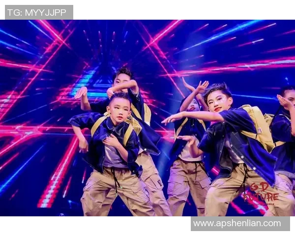 实时新闻南京街舞队荣登全国街舞速度排行榜第六名展现实力与风采 实时新闻南京街舞队荣登全国街舞速度排行榜第六名展现实力与风采